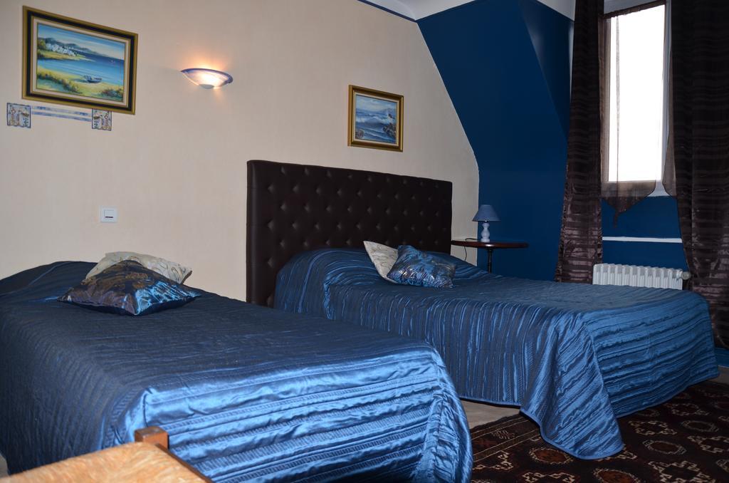 Hotel La Tour Sully-sur-Loire Room photo